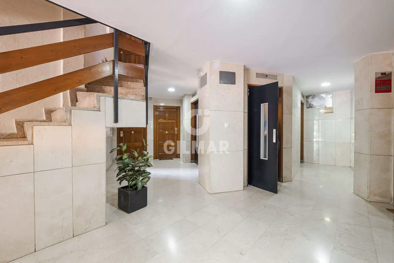 Piso en venta en Sevilla con Calefacción y Jardín privado