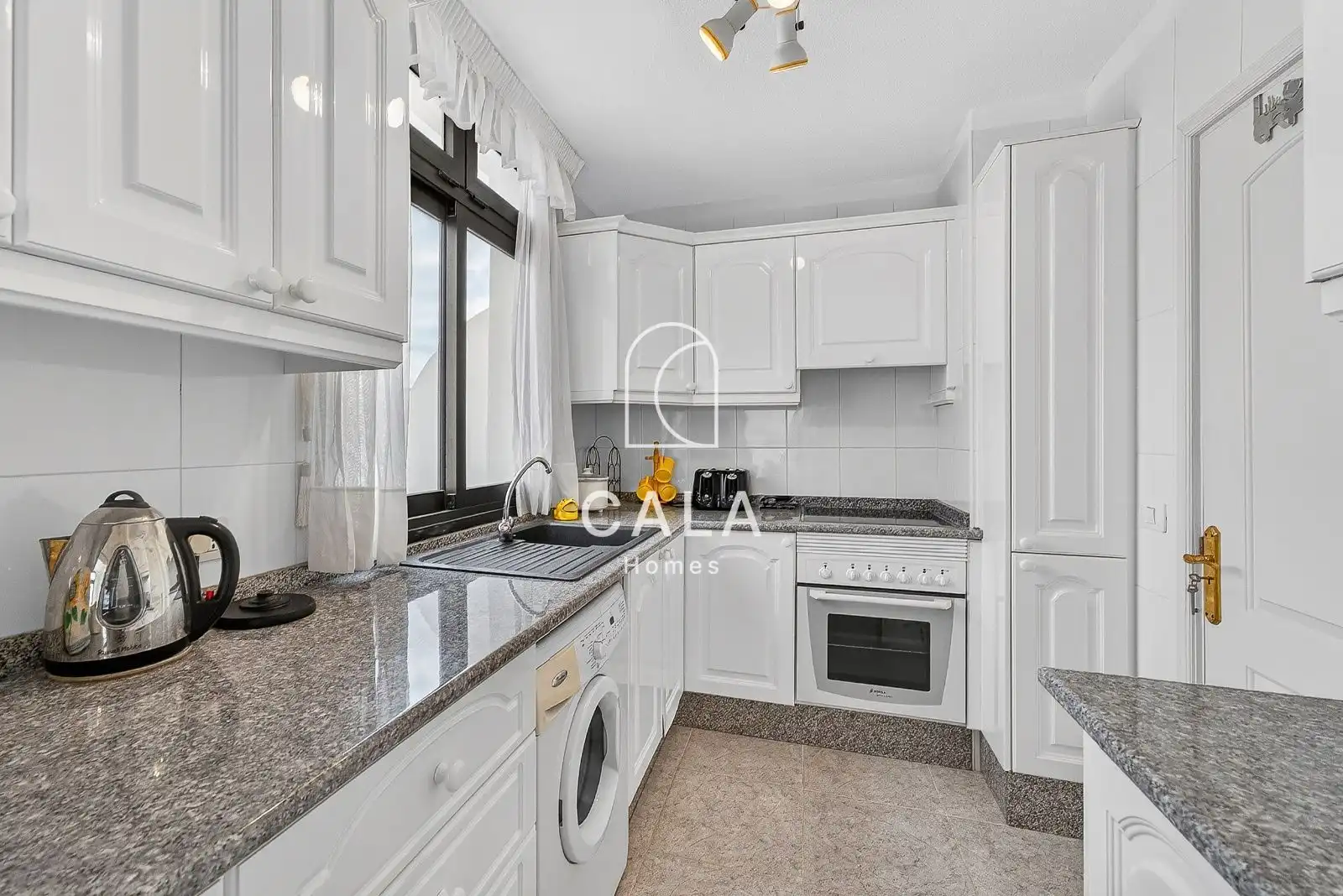 Cuina de Apartament en venda en Granadilla de Abona amb Terrassa, Piscina i Moblat