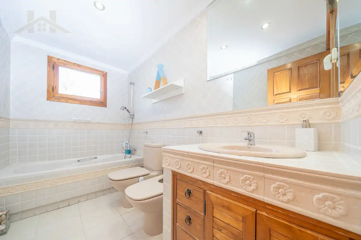 Baño de Casa adosada en venta en Torrelodones con Aire acondicionado, Calefacción y Jardín privado