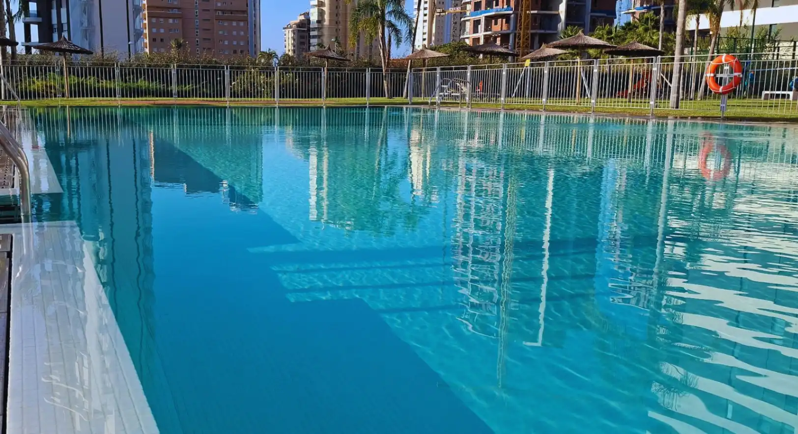 Piscina de Apartamento en venta en Calpe / Calp con Aire acondicionado, Jardín privado y Terraza
