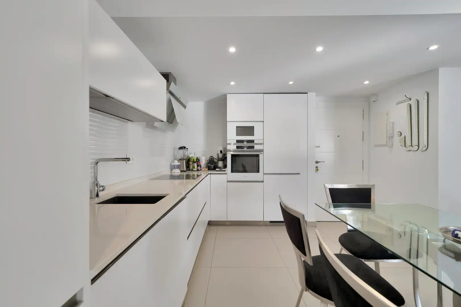 Cocina de Apartamento en venta en Marbella con Calefacción, Terraza y Piscina comunitaria