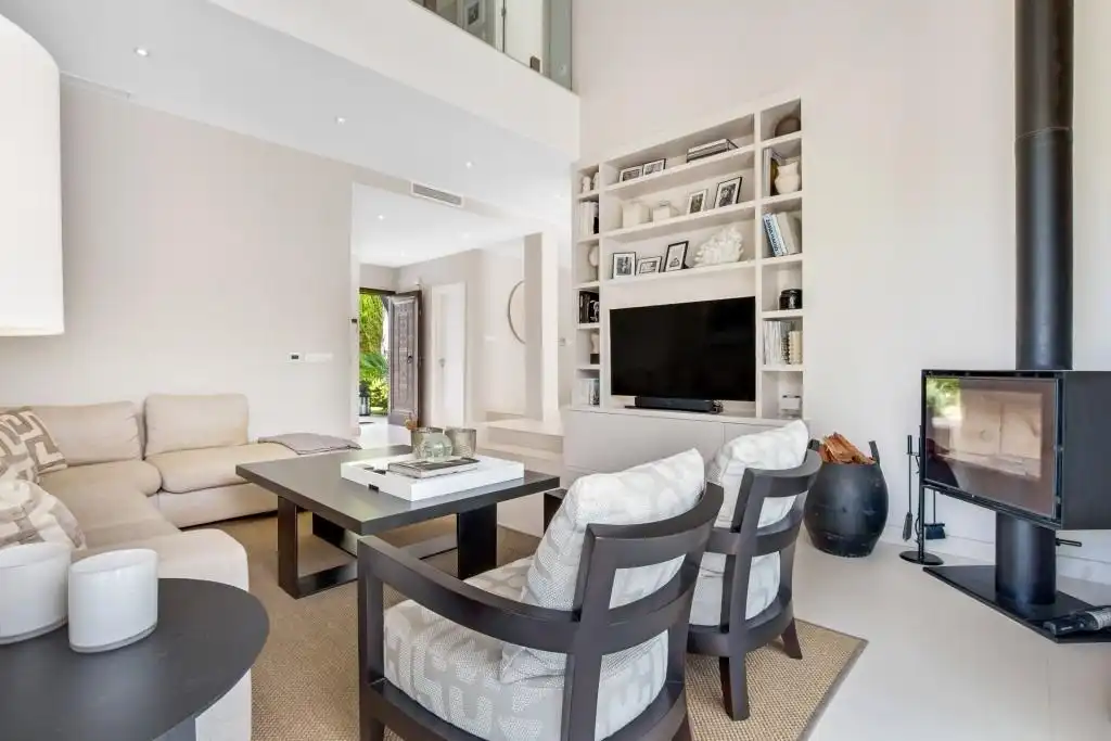 Sala d'estar de Casa o xalet en venda en Marbella amb Aire condicionat, Calefacció i Jardí privat