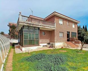 Vista exterior de Casa o xalet en venda en Meco amb Calefacció, Terrassa i Piscina