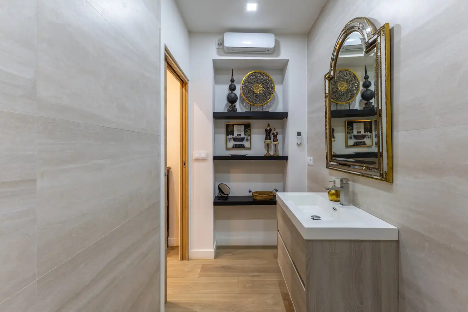 Bathroom of Flat for rent in Valencia  with Air Conditioner, Heating and Furnished