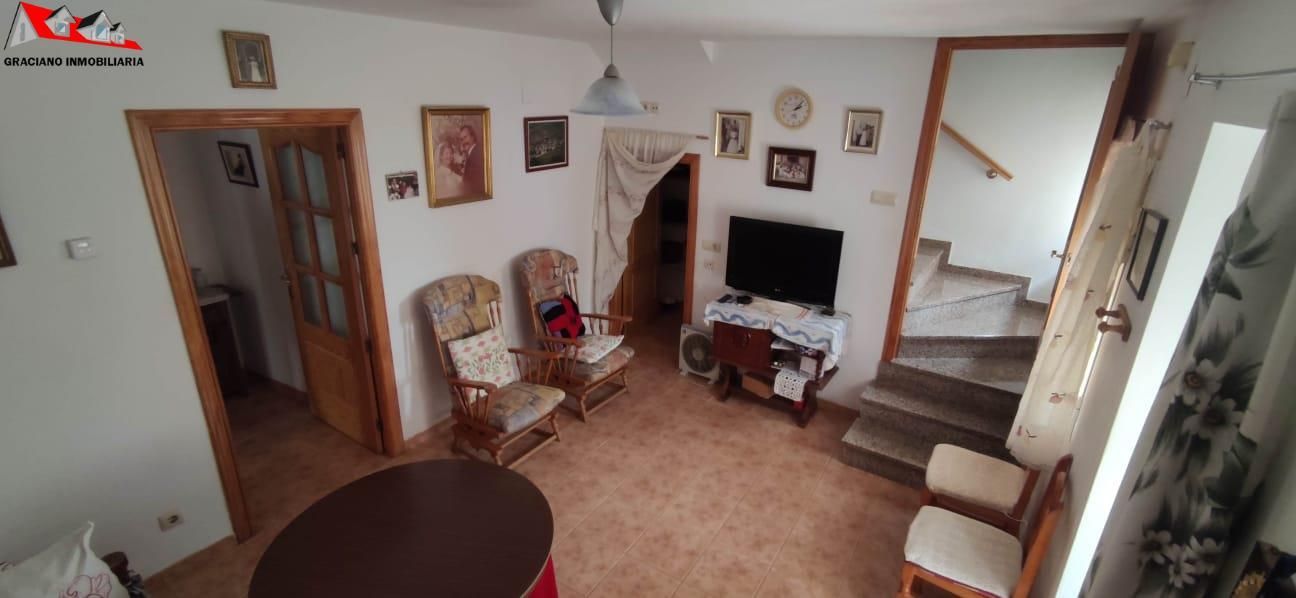 Sala d'estar de Casa adosada en venda en Alcaraz