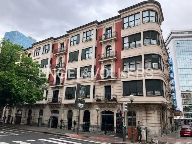 Vista exterior de Piso de alquiler en Bilbao  con Calefacción y Balcón
