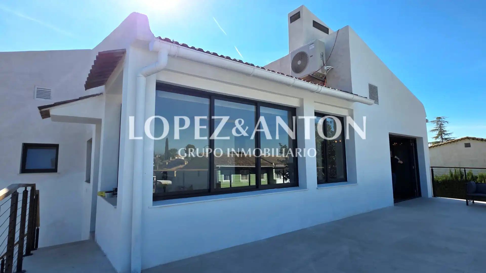 Exterior view of Houses for sale in L'Eliana  with Air Conditioner, Private garden and Parquet flooring