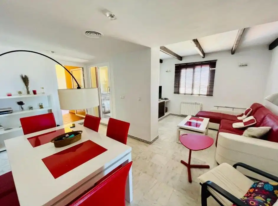 Apartamento con piscina en venta en Zona Carrefour - Urbanizaciones, imagen 2