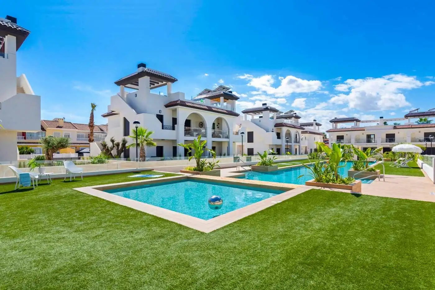 Vista exterior de Casa o xalet en venda en Rojales amb Jardí privat, Terrassa i Traster