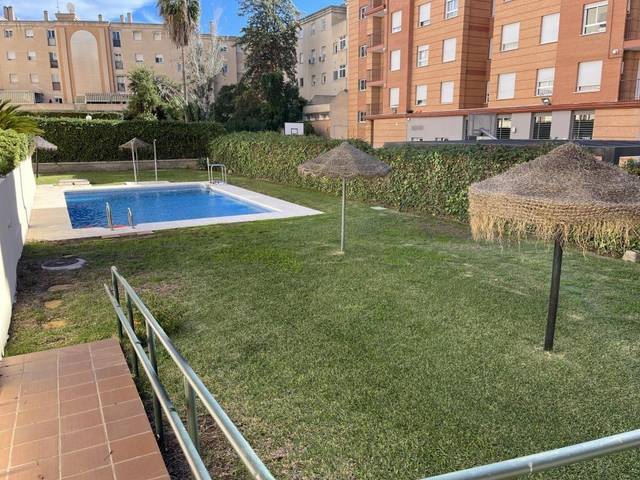 Piso en Alquiler en Avenida de Plutarco en El Cónsul - Ciudad Universitaria - El Romeral