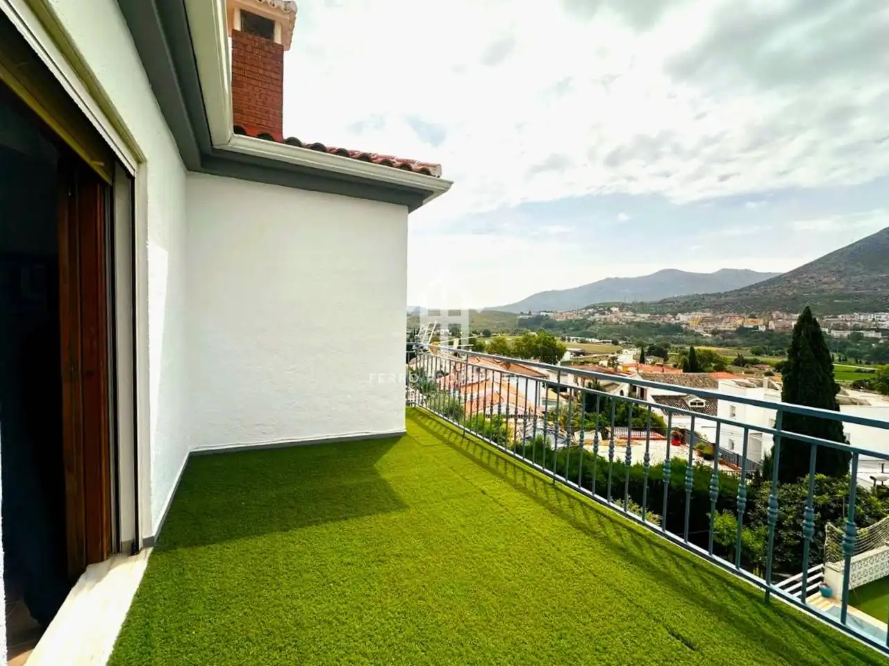 Vista exterior de Casa o xalet en venda en Loja amb Aire condicionat, Jardí privat i Terrassa