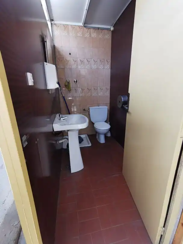 Badezimmer von Fabrikhallen zur Miete in Huesca