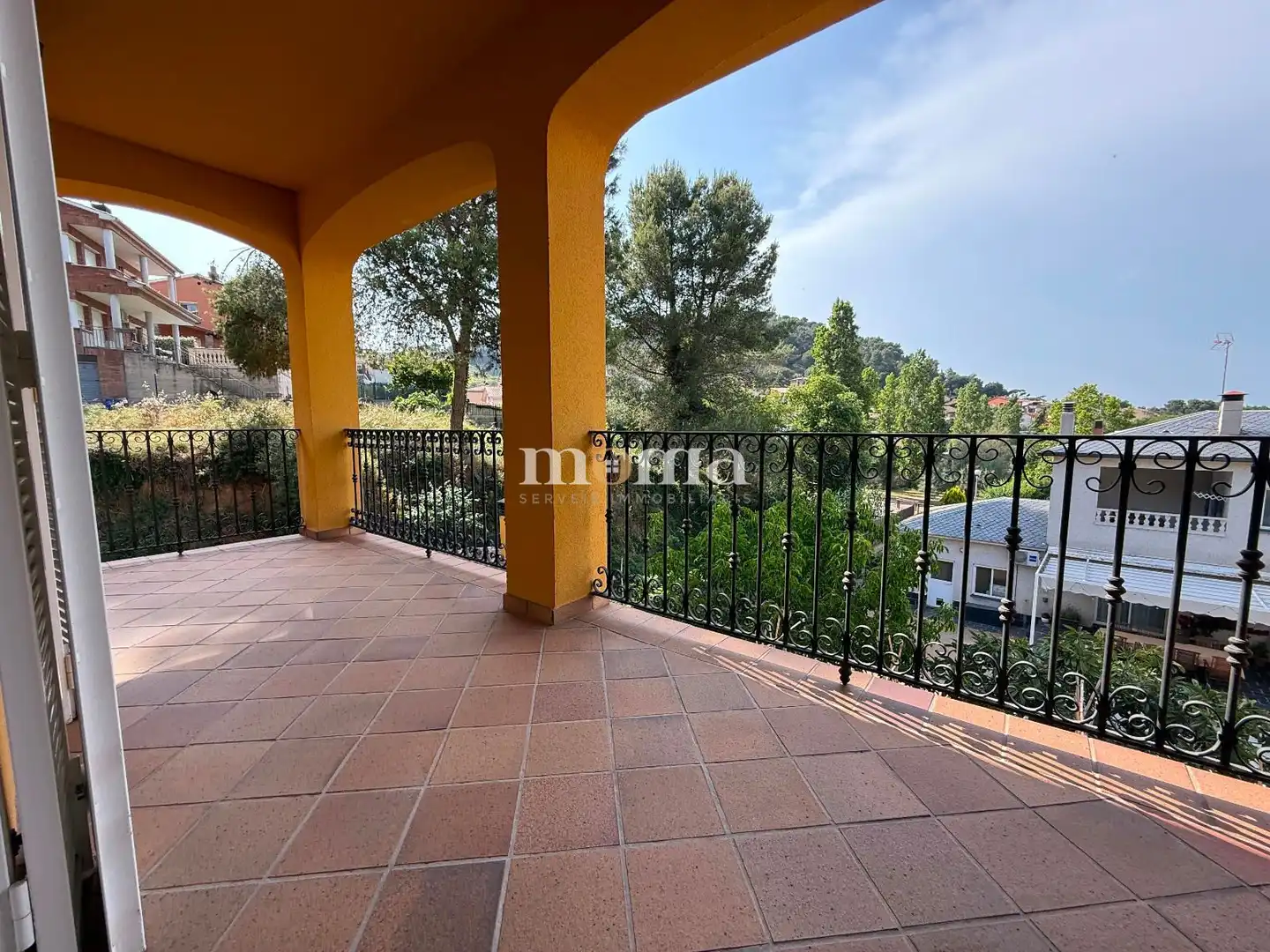 Vista exterior de Casa o xalet en venda en Montornès del Vallès amb Aire condicionat, Calefacció i Jardí privat