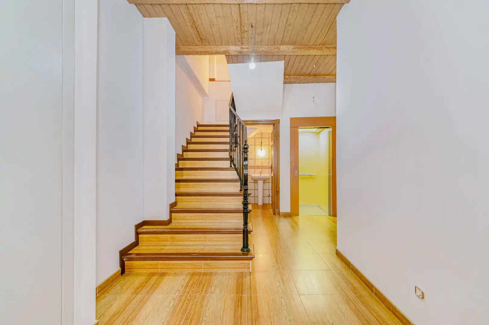 Inmuebles singulares con ascensor en venta en Calle Almenillas 2, imagen 13
