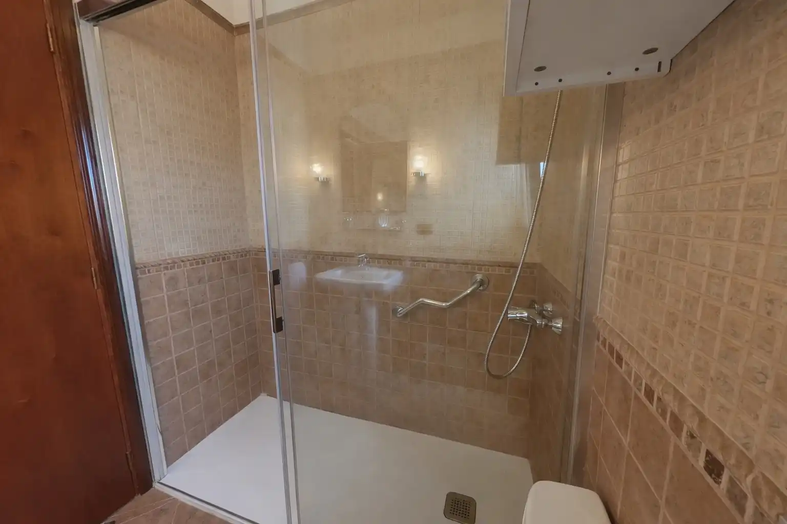 Badezimmer von Einfamilien-Reihenhaus zum Verkauf in Adeje mit Privatgarten, Terrasse und Möbliert
