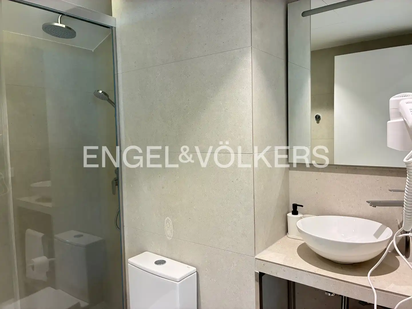 Bathroom of Flat for rent in Valencia  with Air Conditioner, Heating and Terrace