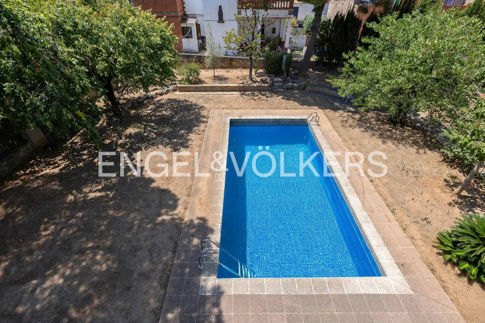 Piscina de Casa o chalet en venta en Sant Boi de Llobregat con Aire acondicionado, Calefacción y Jardín privado