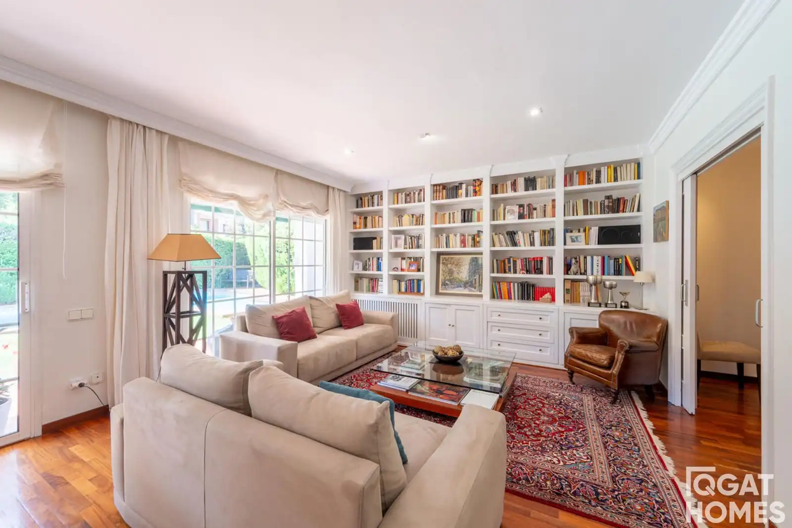 Sala d'estar de Casa o xalet en venda en Sant Cugat del Vallès amb Aire condicionat, Calefacció i Jardí privat