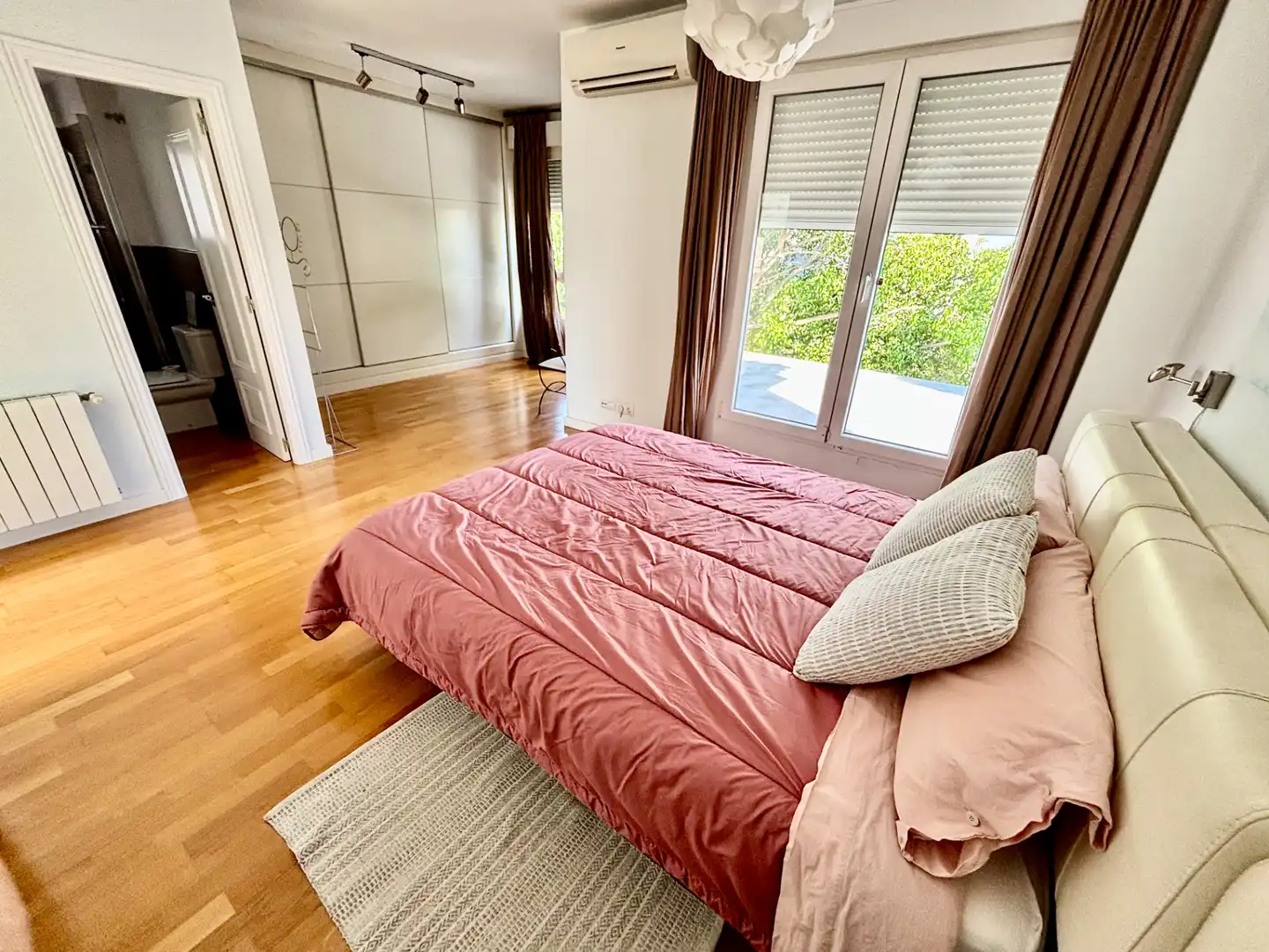 Habitación de Casa adosada en venta en Sant Joan d'Alacant con Aire acondicionado, Calefacción y Jardín privado