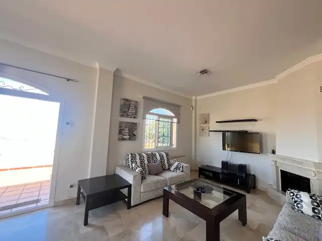 Wohnzimmer von Wohnung zur Miete in Ojén mit Klimaanlage, Heizung und Terrasse