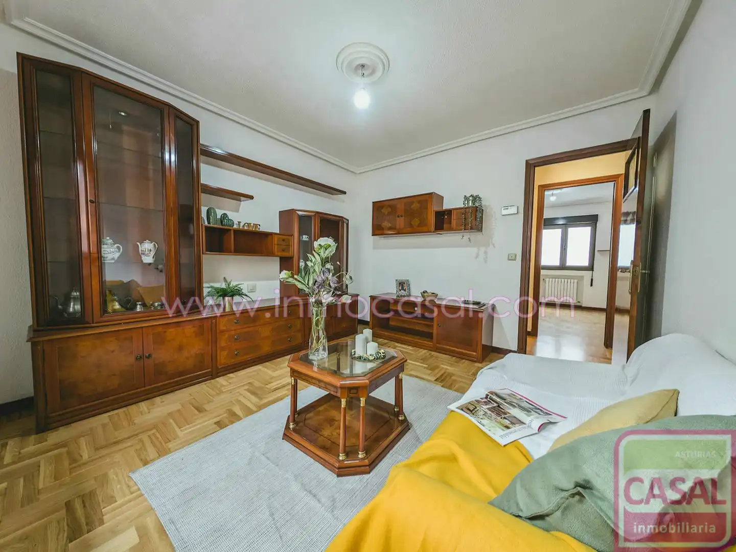 Sala de estar de Piso en venta en Oviedo  con Calefacción, Trastero y Amueblado
