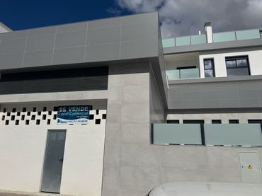 Local comercial en venda a Calle Atlantida 4