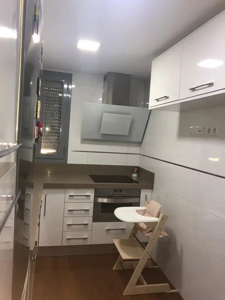 Cocina de Piso en venta en Sevilla con Trastero y Piscina