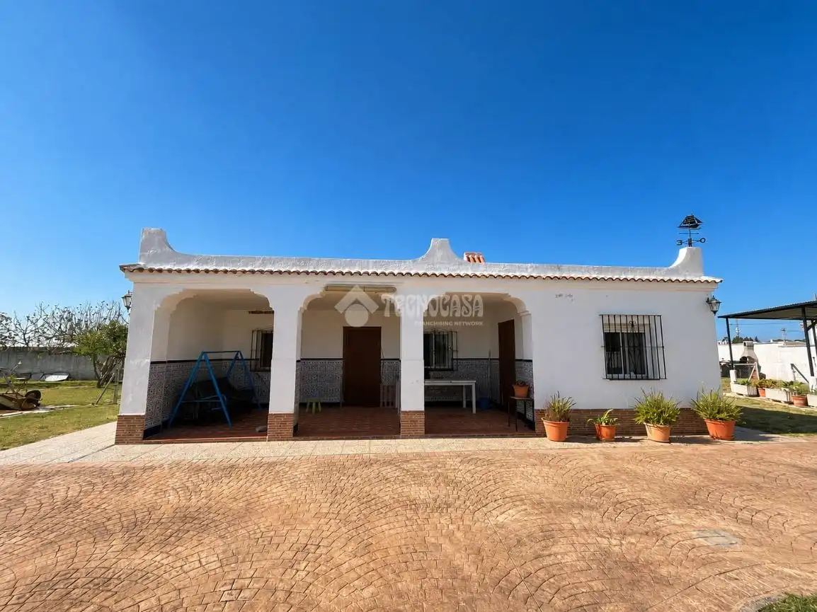 Vista exterior de Finca rústica en venda en Chiclana de la Frontera amb Terrassa i Moblat