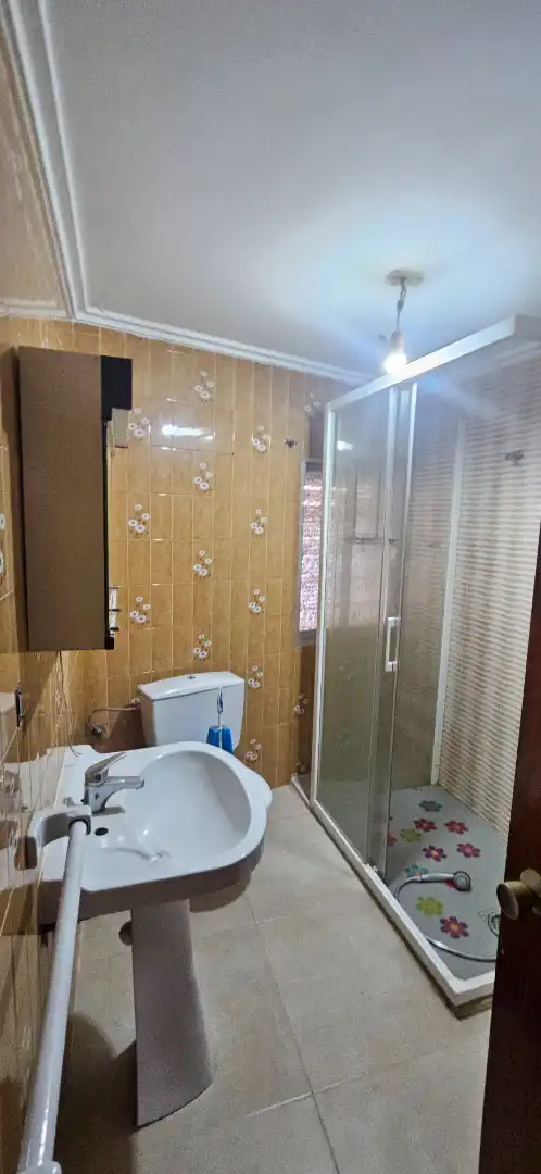Baño de Casa adosada en venta en Hoyos con Lavadora y Balcón