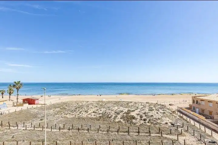 Vista exterior de Apartamento en venta en Torrevieja con Terraza y Amueblado