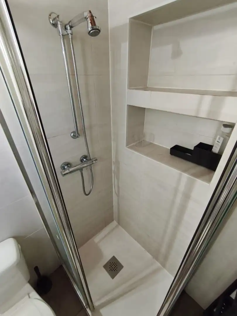 Badezimmer von Wohnungen zur Miete in Madrid mit Heizung und Terrasse