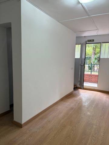 Local comercial en Venta en Calle del Balandro en Alameda de Osuna