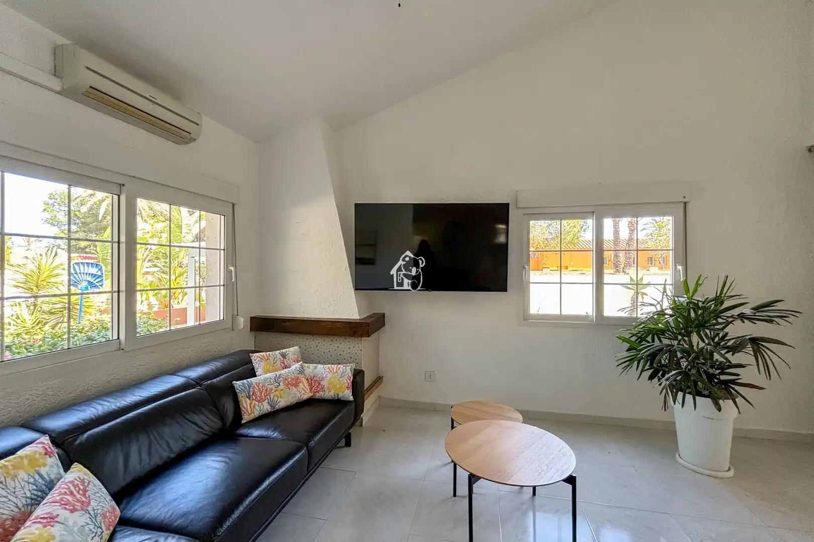 Sala d'estar de Casa o xalet de lloguer en Orihuela amb Aire condicionat, Jardí privat i Terrassa