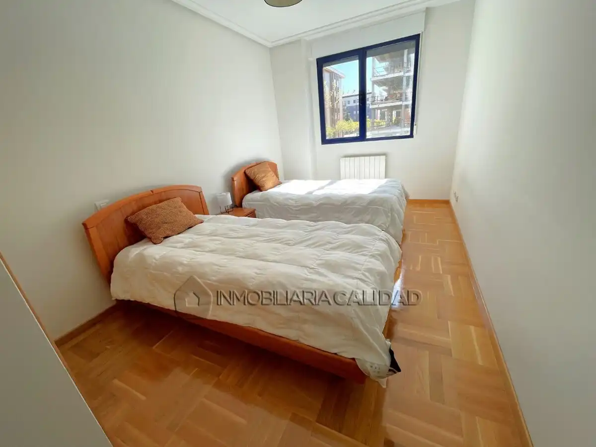 Bedroom of Flat for rent in Burgos  with Heating and Furnished