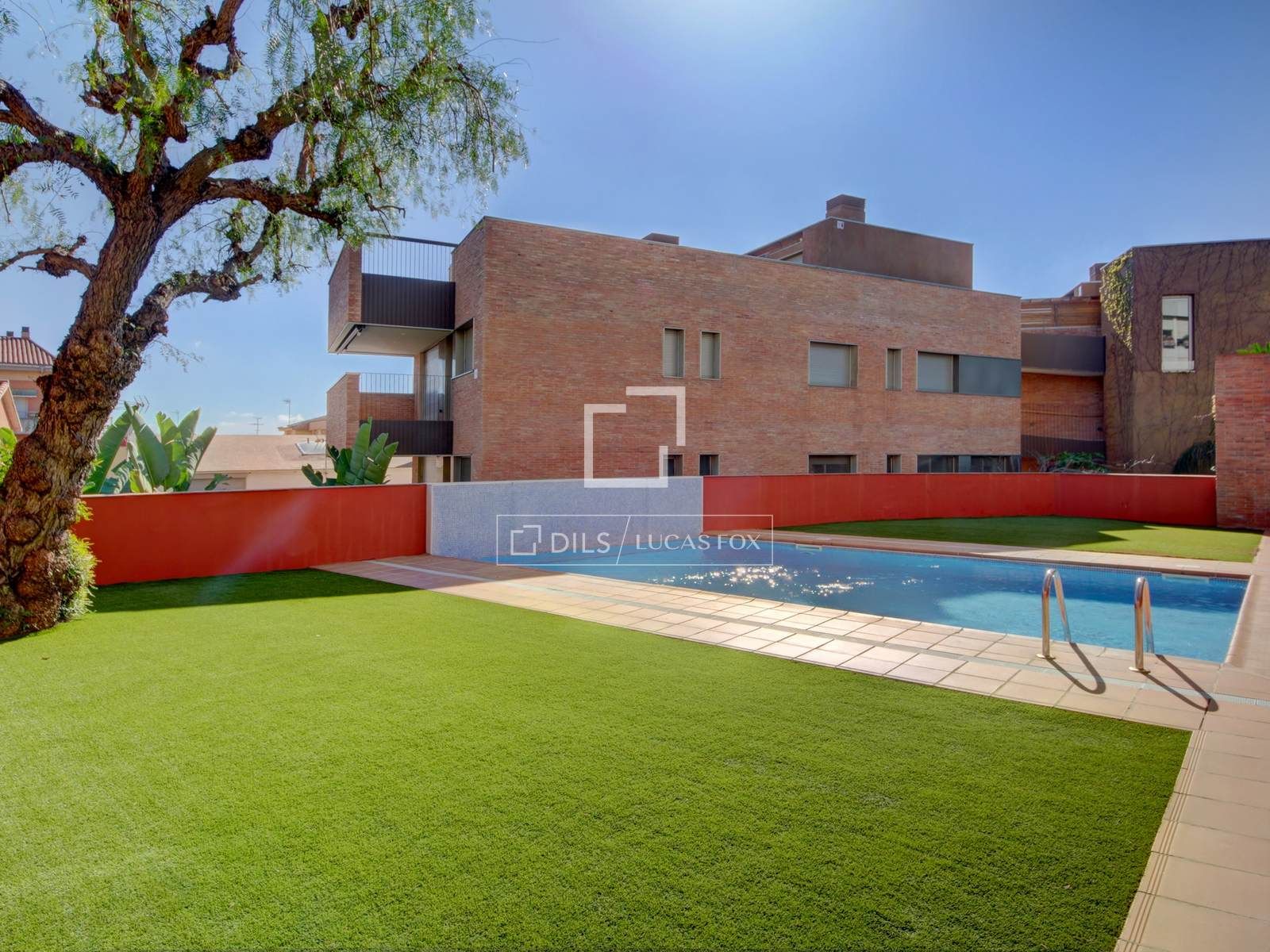 Swimming pool of Flat for sale in Sant Feliu de Llobregat  with Air Conditioner, Heating and Private garden