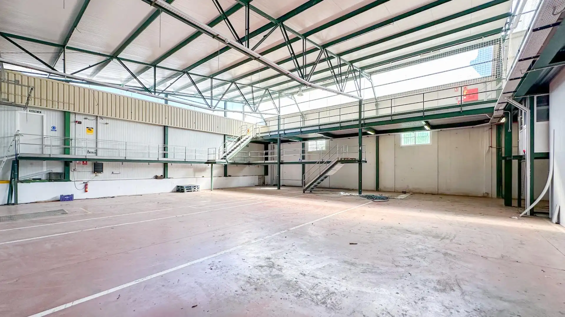 Vista exterior de Nave industrial en venta en Málaga