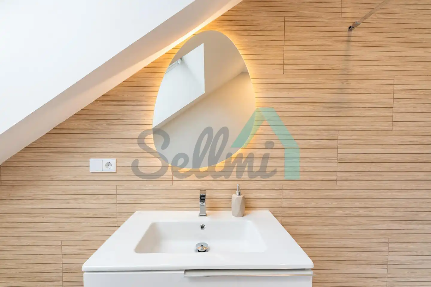 Attic for rent in Rendueles Llanos, Ceares