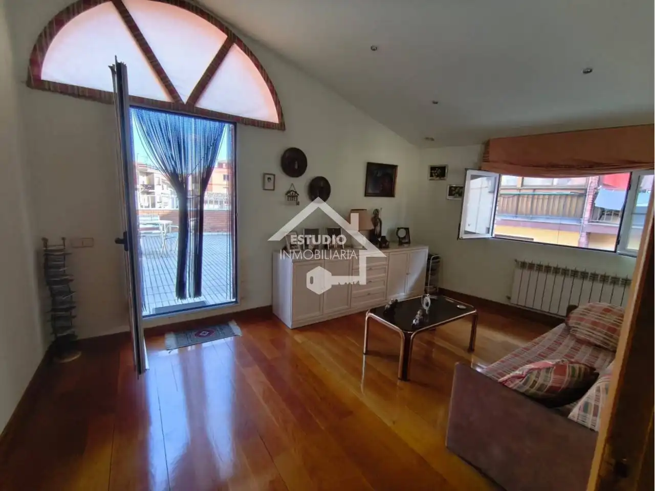 Sala d'estar de Casa o xalet en venda en Lodosa amb Aire condicionat, Calefacció i Parquet
