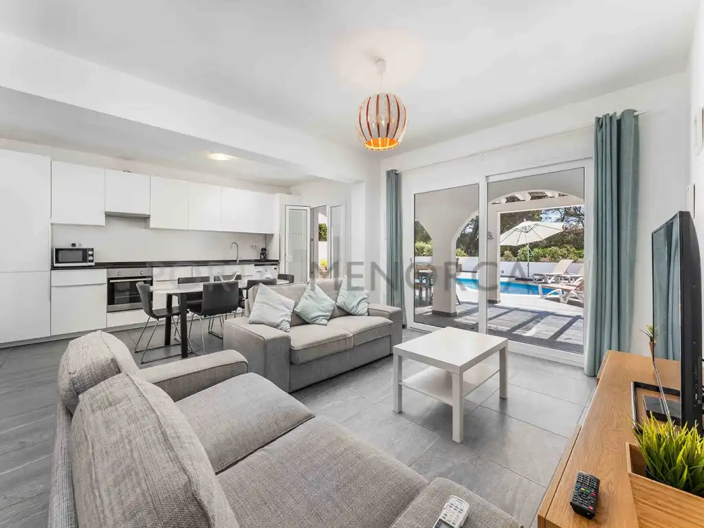 Sala d'estar de Casa o xalet en venda en Ciutadella de Menorca amb Aire condicionat, Jardí privat i Terrassa