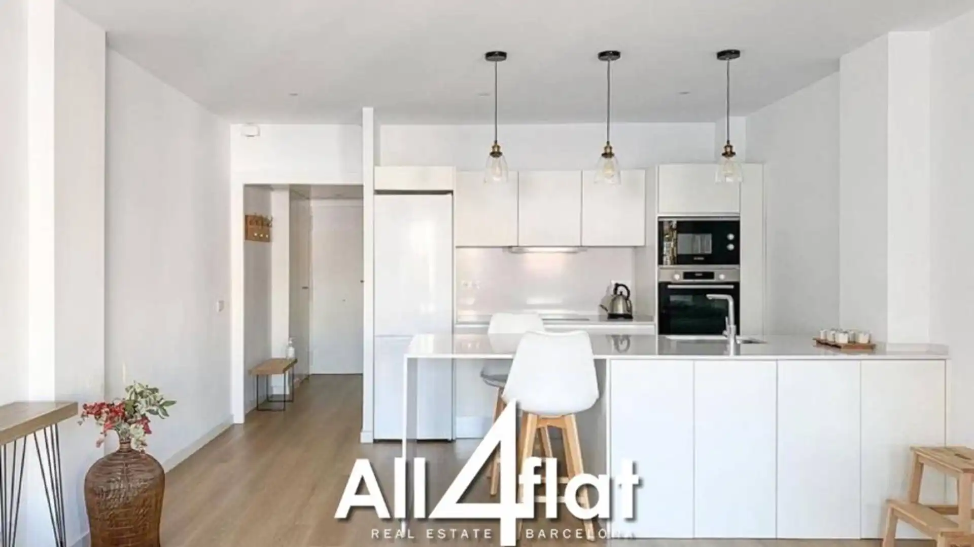 Cuina de Àtic de lloguer en  Barcelona Capital amb Aire condicionat, Parquet i Moblat