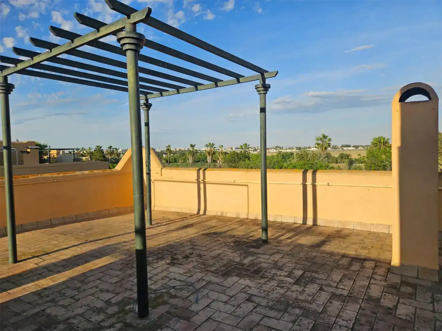 Terrassa de Pis en venda en San Juan de Aznalfarache amb Aire condicionat i Piscina