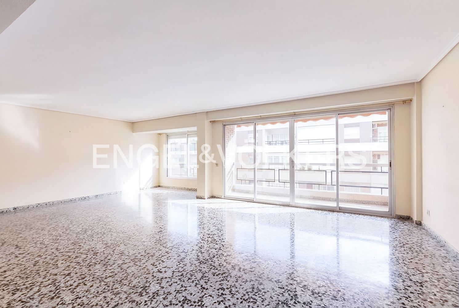 Vista exterior de Piso en venta en  Valencia Capital con Calefacción, Trastero y Balcón
