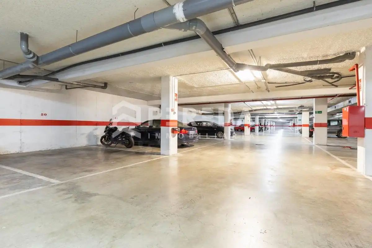 Parkplatz von Erdgeschoss zum Verkauf in Roquetas de Mar mit Klimaanlage, Privatgarten und Schwimmbad