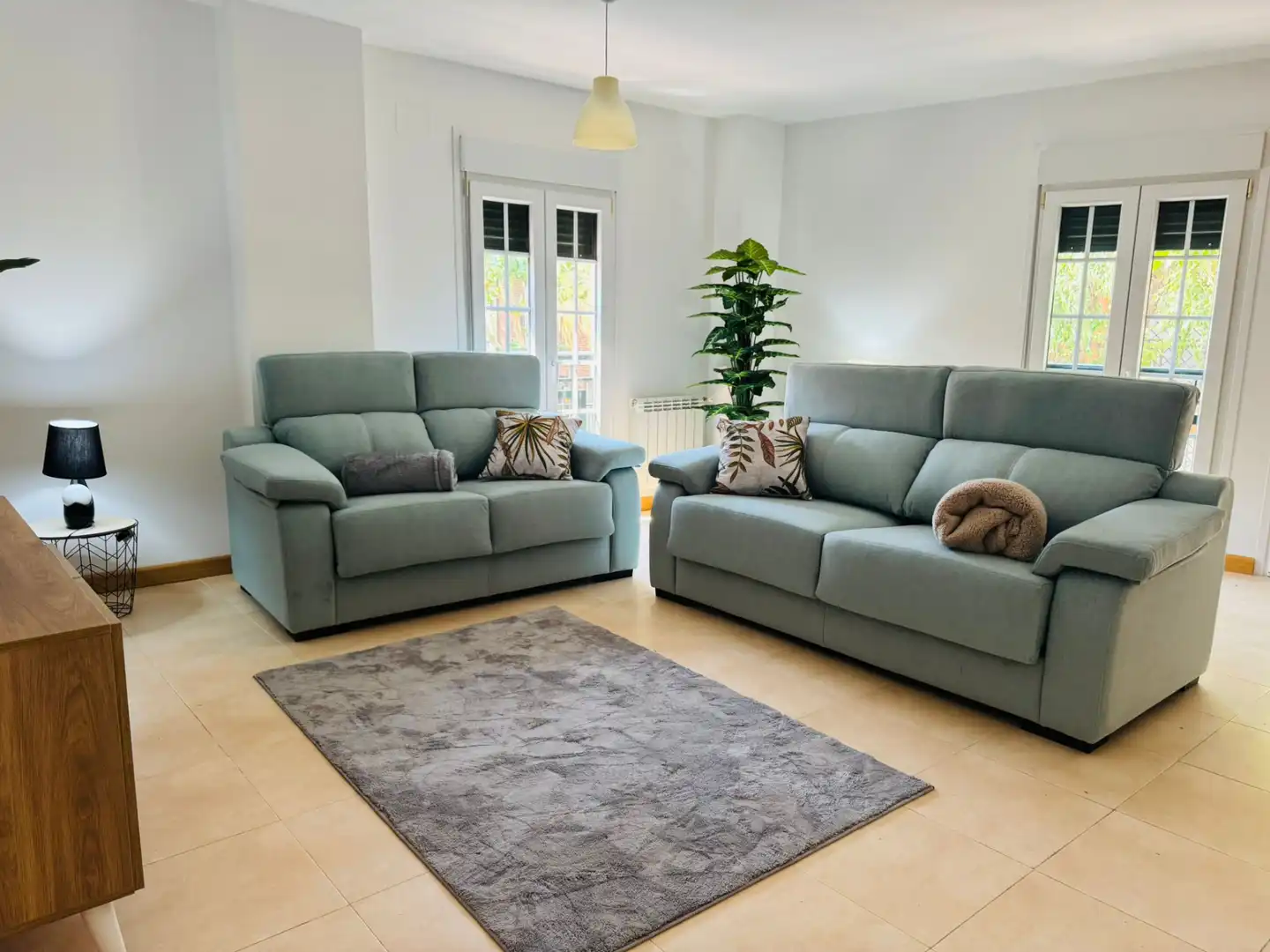 Living room of Duplexes for rent in Sevilla la Nueva  with Air Conditioner, Heating and Storage room