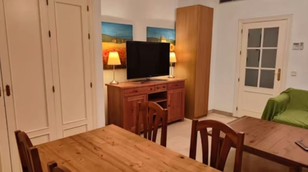 Comedor de Apartamento de alquiler en  Sevilla Capital con Aire acondicionado, Amueblado y Lavadora