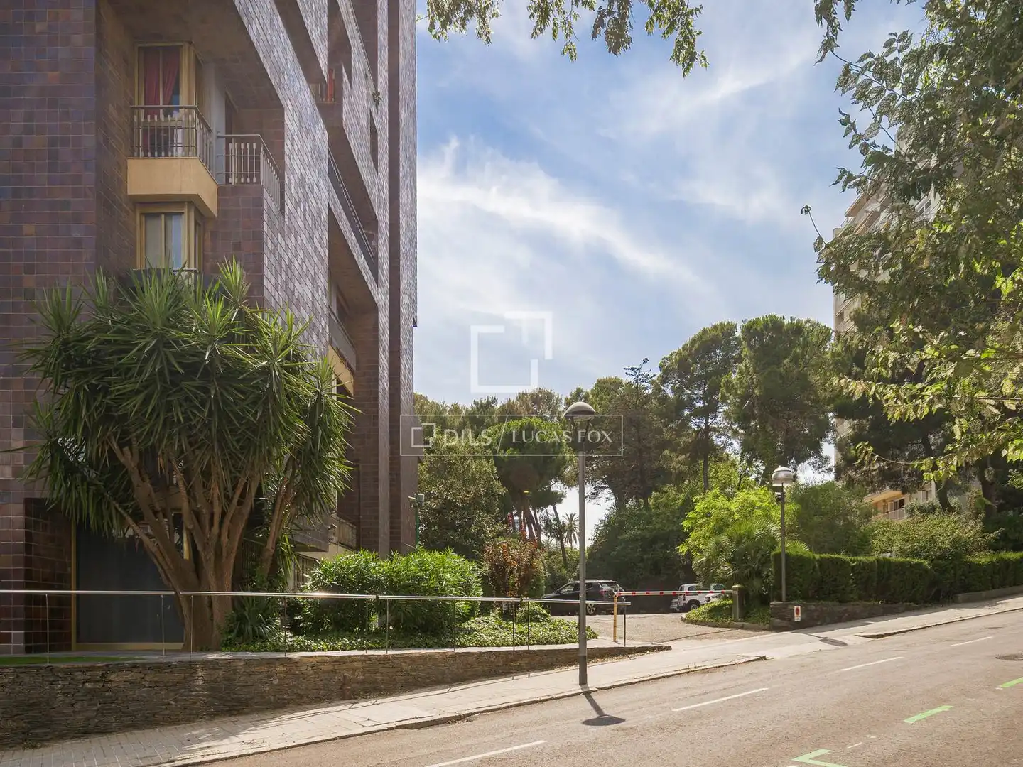 Außenansicht von Wohnung zum Verkauf in Barcelona mit Klimaanlage, Terrasse und Abstellraum