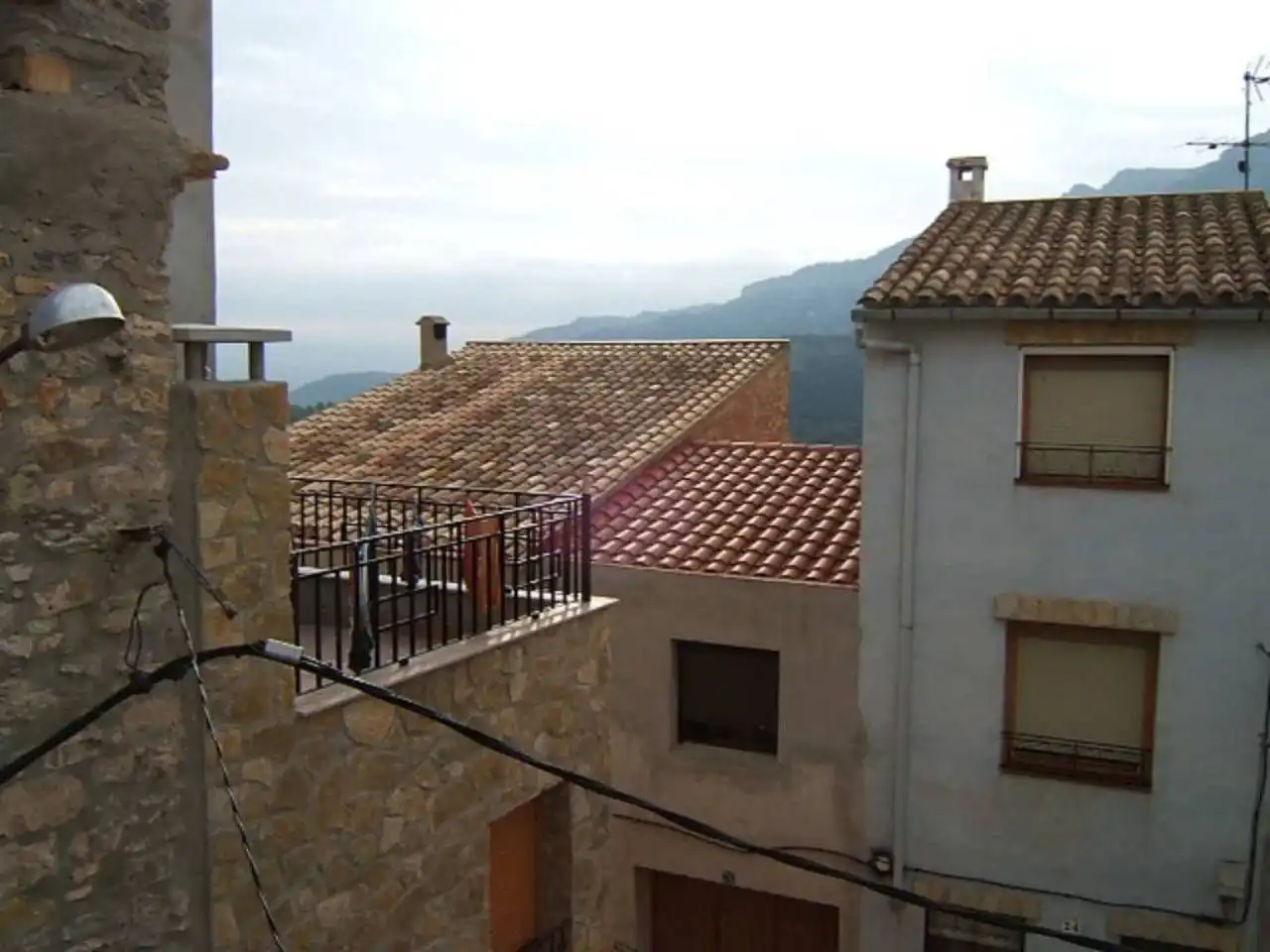 Vista exterior de Casa o xalet en venda en Paüls amb Calefacció, Terrassa i Moblat