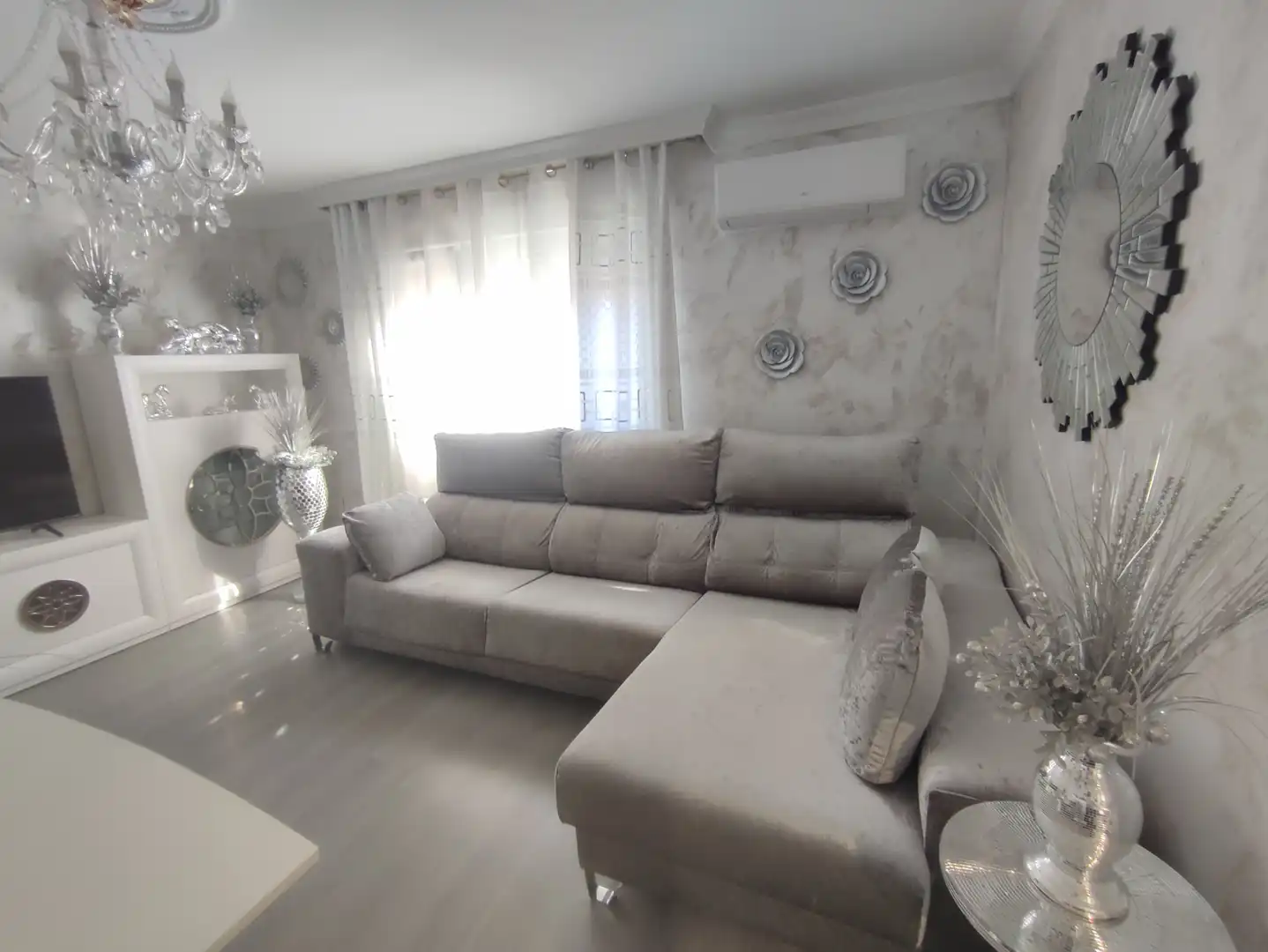 Living room of Flat for sale in Medina del Campo  with Air Conditioner, Heating and Parquet flooring