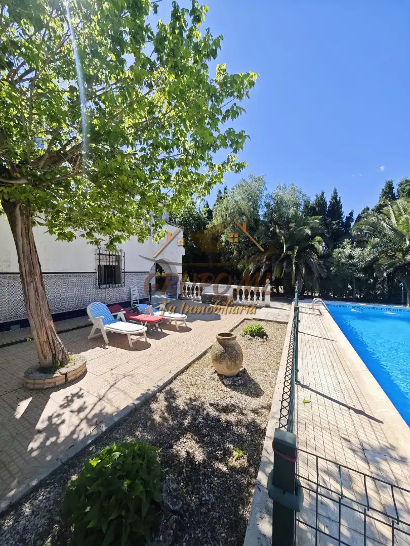 Außenansicht von Haus oder Chalet zum Verkauf in Torreperogil mit Klimaanlage, Heizung und Privatgarten