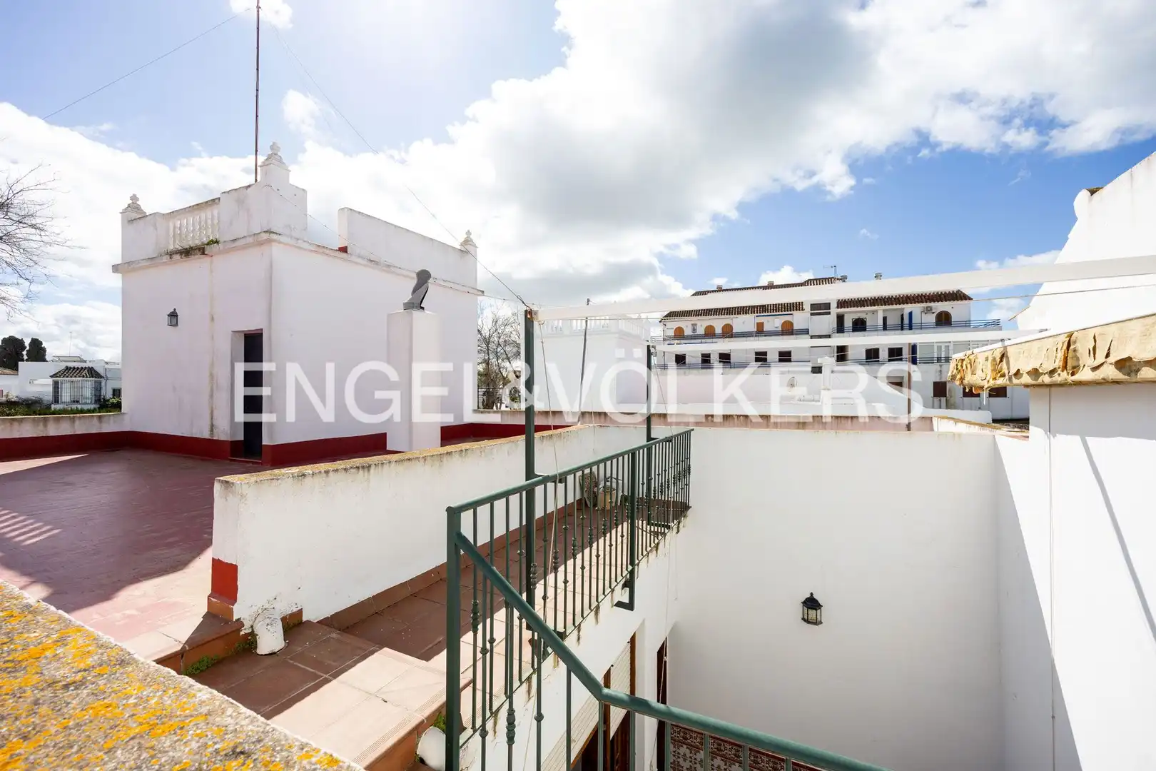 Vista exterior de Casa o xalet en venda en Chipiona amb Aire condicionat, Calefacció i Jardí privat